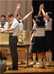 <優勝チーム「物理素敵女子」>