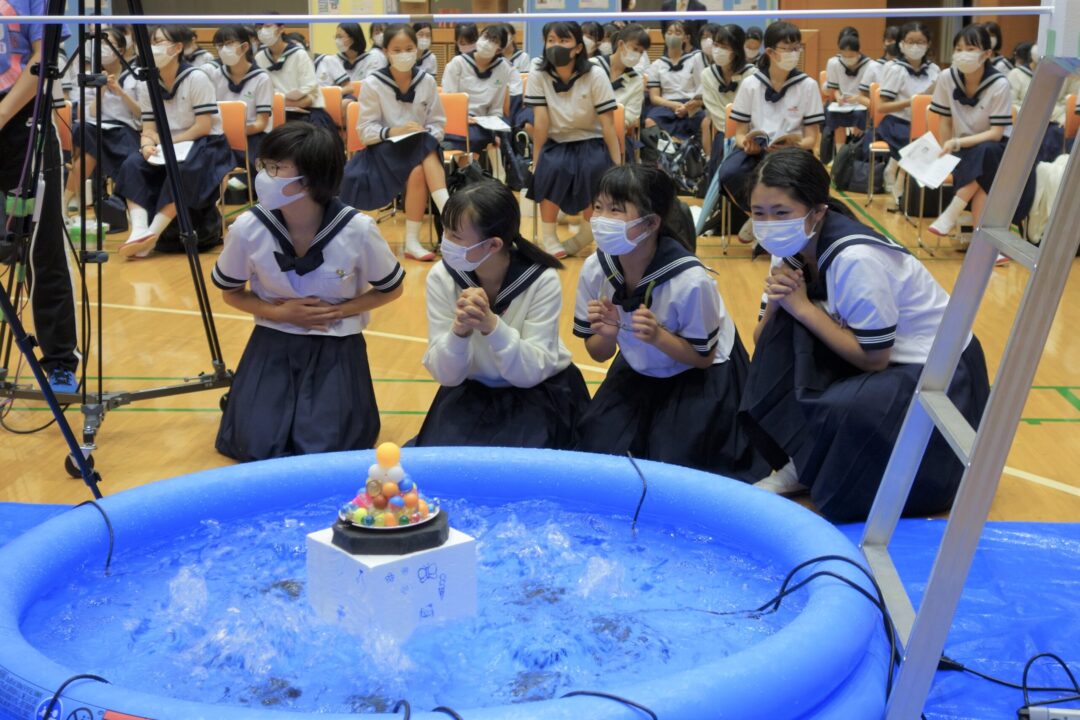 祈るように残り時間を確認