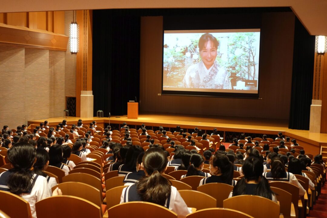 冨田屋第13代当主田中峰子さんのご講演の様子