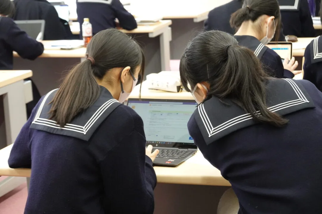 (012)　豊島岡女子学園高等学校　平成23年　声の教育社 712g-LixH2L.jpg