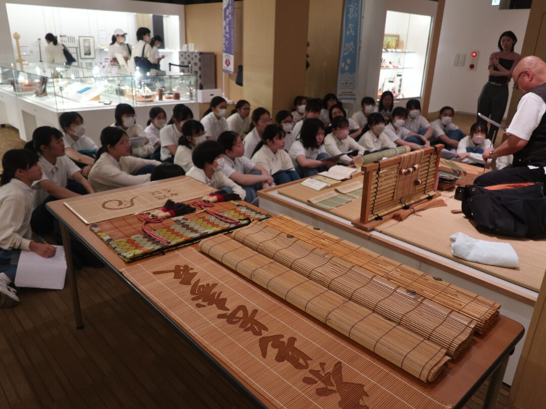 江戸簾の制作の実演
