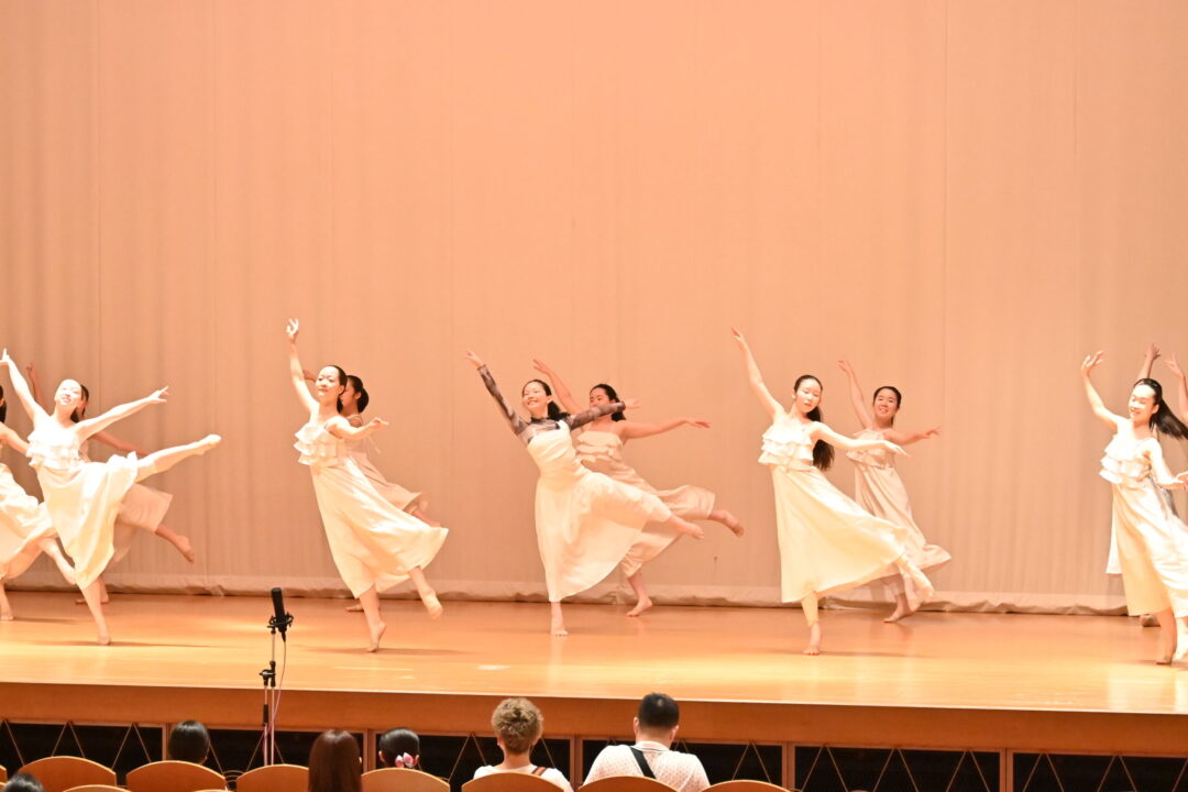 舞踊研究部の舞台発表