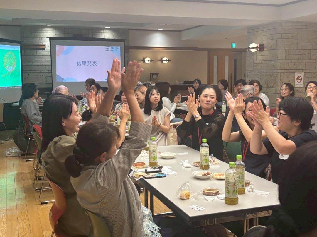 初めて会っても同窓生どうしで大盛り上がり
