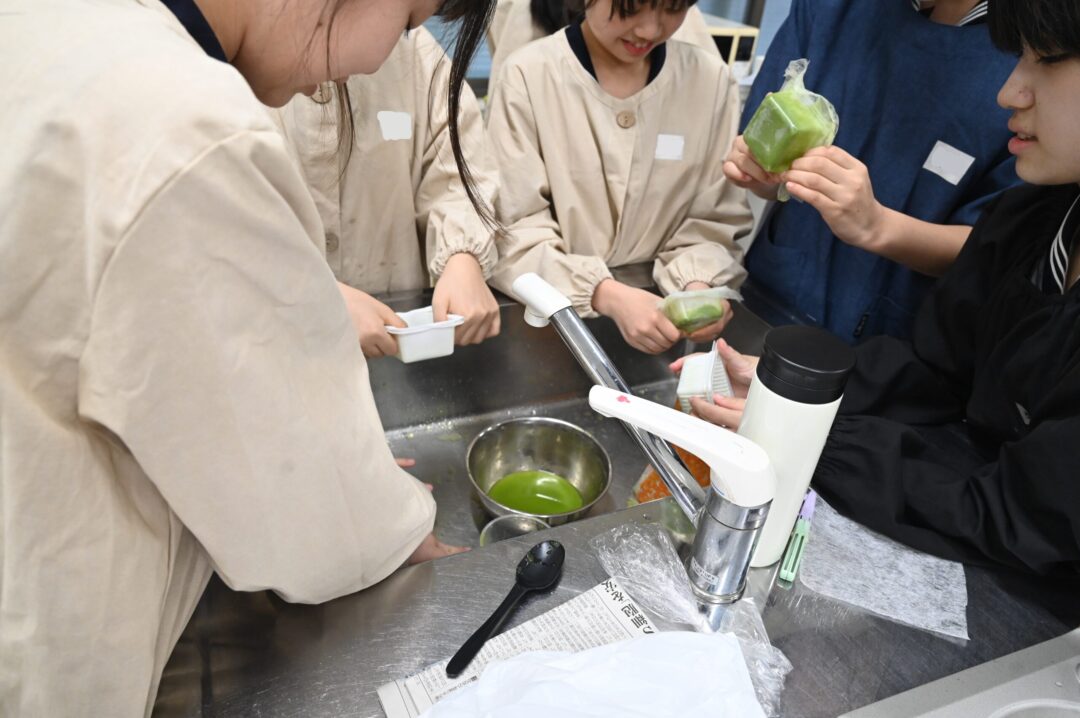 型ですいて薄くのばし乾燥して出来上がり