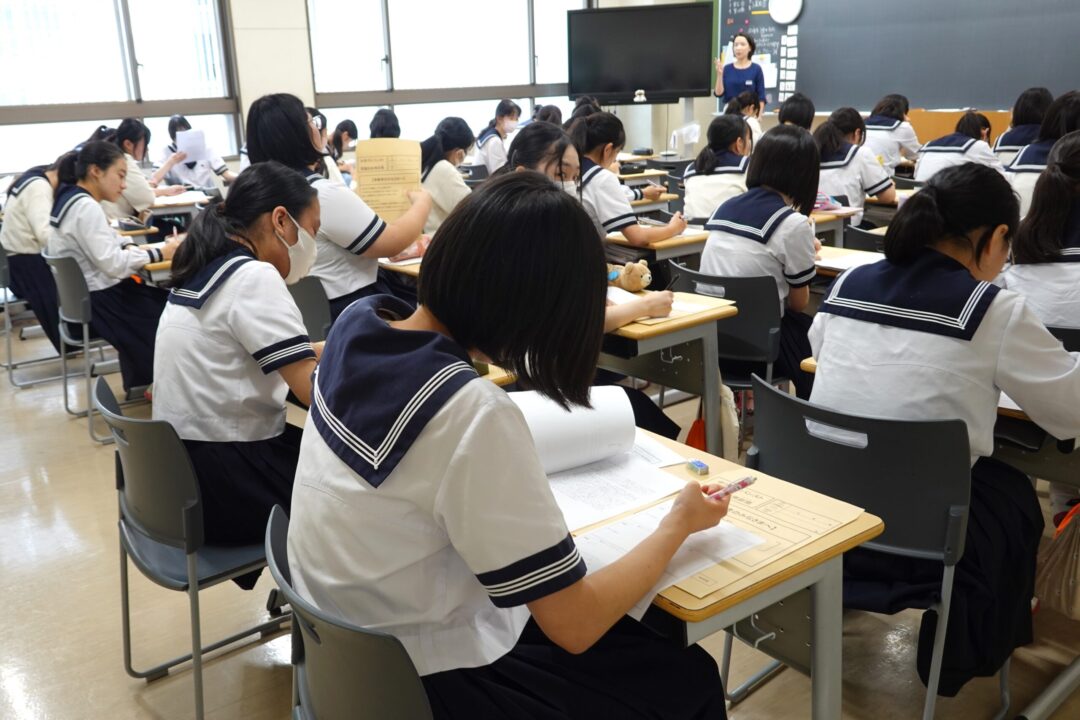 真剣にエッセイを読む