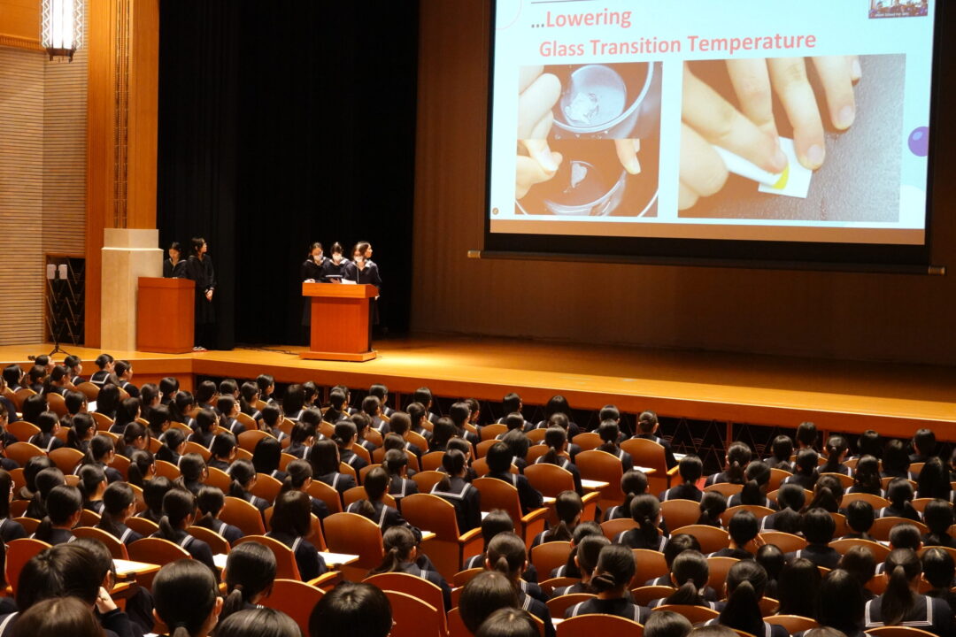 Making Reversible Adhesive Using Glass Transition