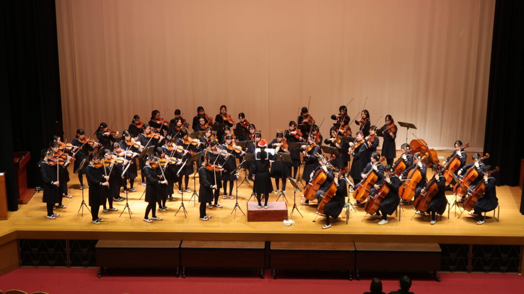 弦楽合奏部のコンサートの様子